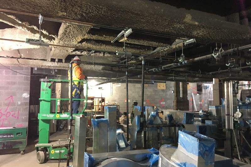 HVAC duct installation in the future LIRR passenger concourse. (CM014B, 03-21-2019)